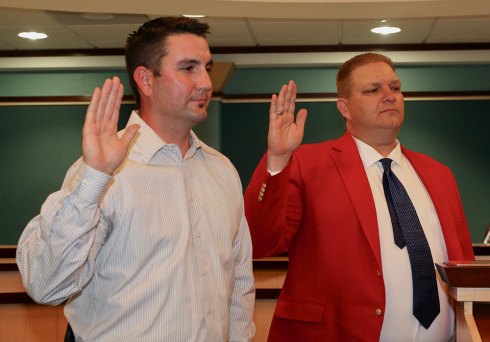 Chad Billingsley and Stuart Lyons being sworn in during the Dec. 18 council meeting.